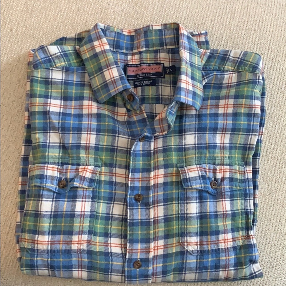 Men’s Vineyard Vines button down shirt